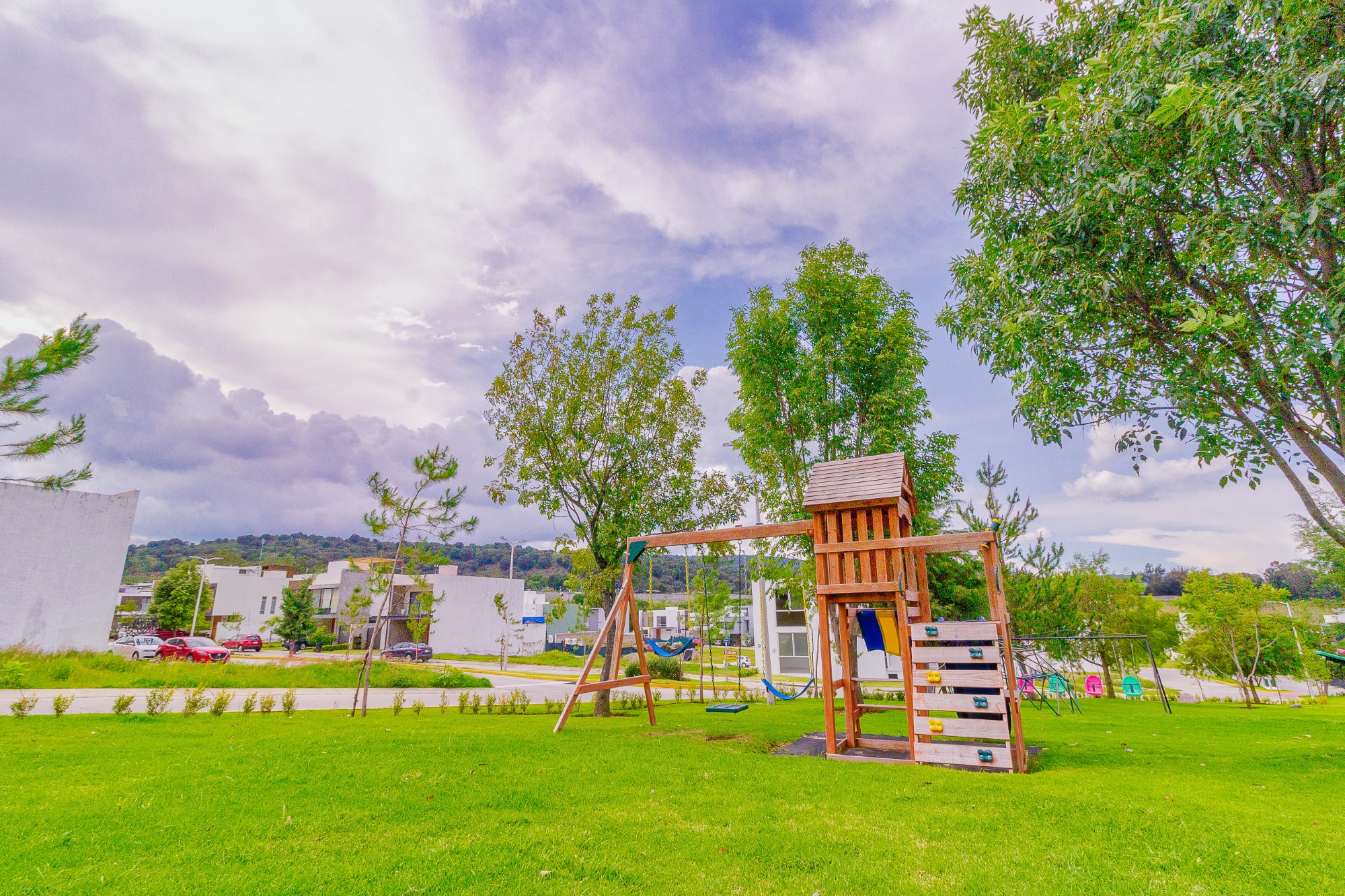 Vistas panorámicas de Los Robles Residencial y Bosque La Primavera